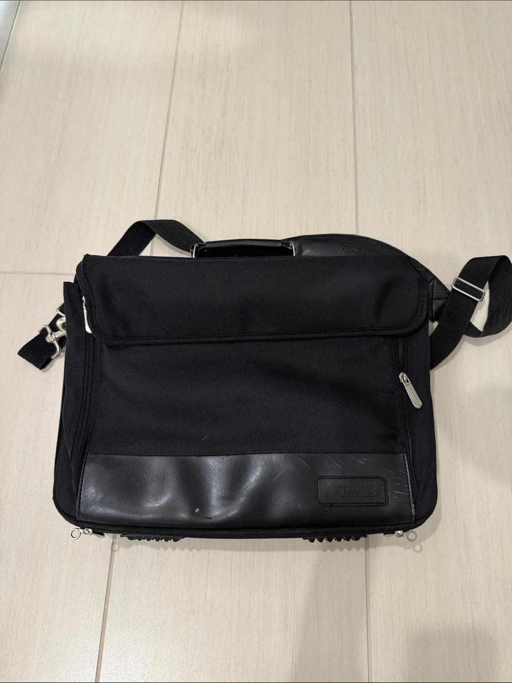 Targus Black Men's Messenger Briefcase | Multiple Compartments